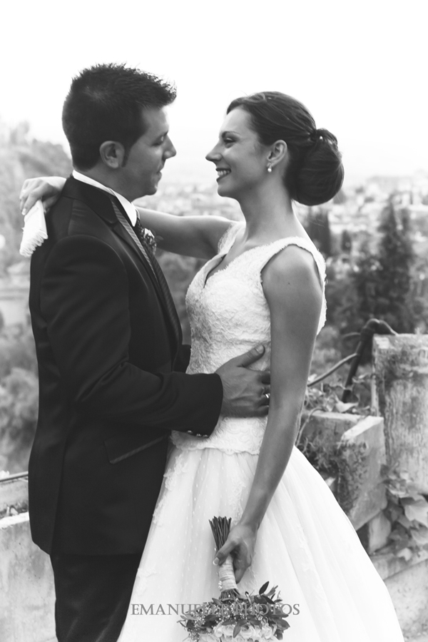 retrato del novio y la novia beso de fotrografo de boda granada